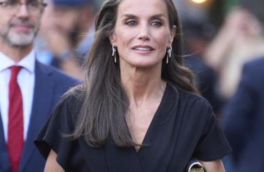 Kraljica Letizia: Prelepa v kombinezonu, a javnost je pozorna le na njene roke