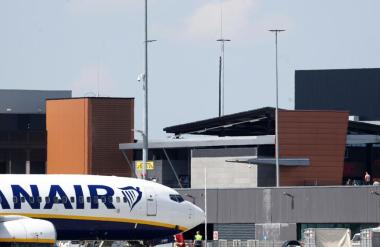 Ryanair se ne šali več: Doleti vas lahko kazen v višini 500 evrov!