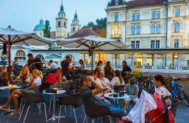 Prestolnica poka po šivih: dosegi smo velik mejnik v številu prebivalcev