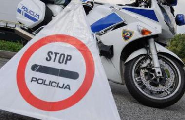 V prometni nesreči v Radečah umrla 56-letna nemška motoristka