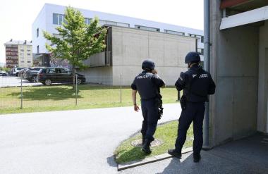 Srhljivi posnetki smrtonosnega šolskega streljanja, slišijo se kriki otrok