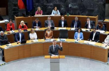 Vlada in sindikati javnega sektorja po dveh mesecih znova za skupno mizo