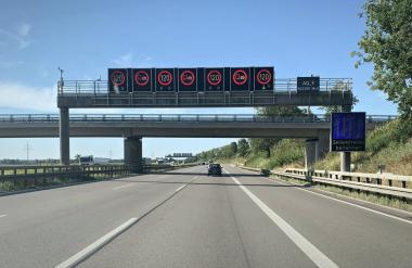 Voznik zaspal na pospeševalnem pasu