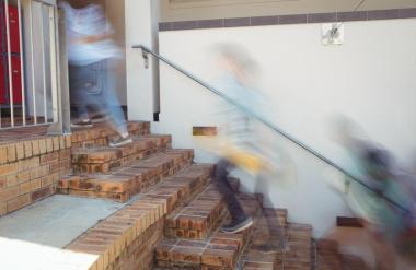 Groza v šoli v Novem Beogradu: Učenec prinesel seznam tarč za streljanje, imel je nož