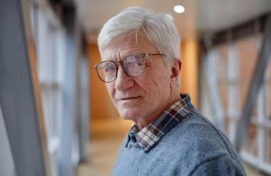 Znani profesor nevrologije na Harvardu pravi, da te 4 navade ubijajo naše možgane (in to vsi počnemo)
