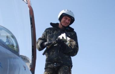 Rusija z novimi napadi na Ukrajino, umrl je pilot F-16