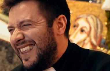 Video: Župnik Martin Golob svate spravil v neroden položaj