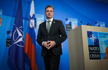 Golobova zmaga: ne bo referendumov