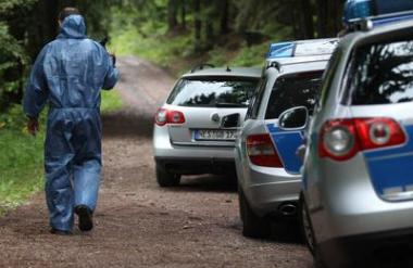 Umor 23-letnega mladeniča: policija aretirala dve najstnici