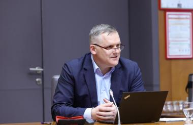 Konoplja in podnebni zakon pod streho
