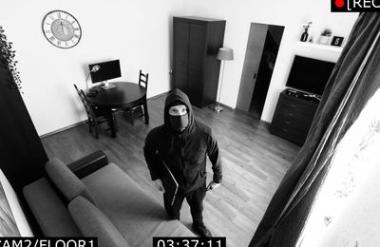 Oborožen rop v središču Maribora: policija išče storilca