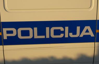 30-letni moški hudo poškodoval dojenčka
