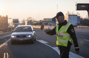 Ste vedeli: kdaj lahko od policista zahtevate opozorilo namesto kazni?