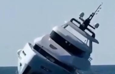 Groza za lastnika prestižnega plovila: le 15 minut po izplutju potonila luksuzna jahta #video