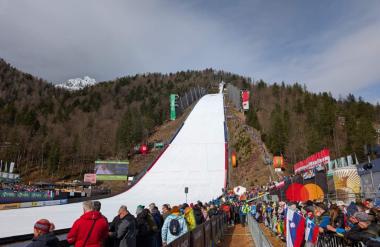 Prižgana zelena luč za povečanje letalnice
