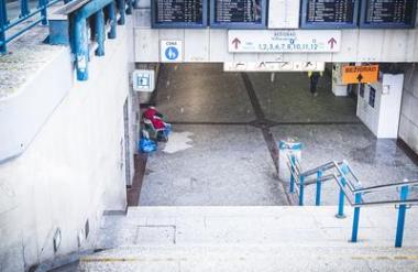 Gospod Boris in kuža Tobi, maskoti podhoda na glavni železniški postaji v Ljubljani